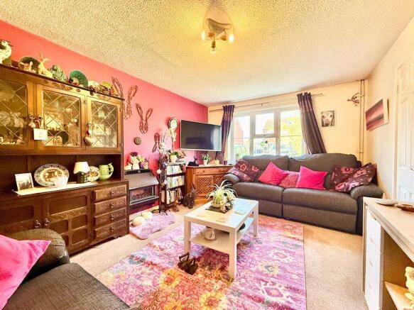 Spacious Semi Backing onto Fields photo 4
