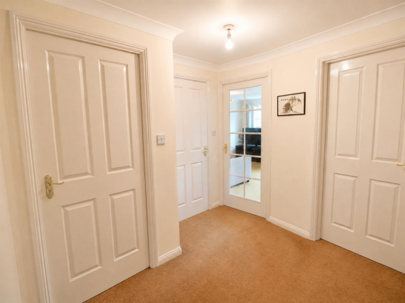 2 bed Apartment for sale Image 6