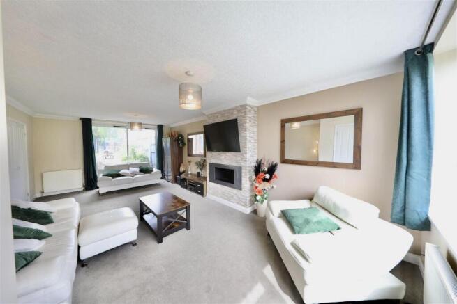 3 bed Semi-Detached for sale Image 6