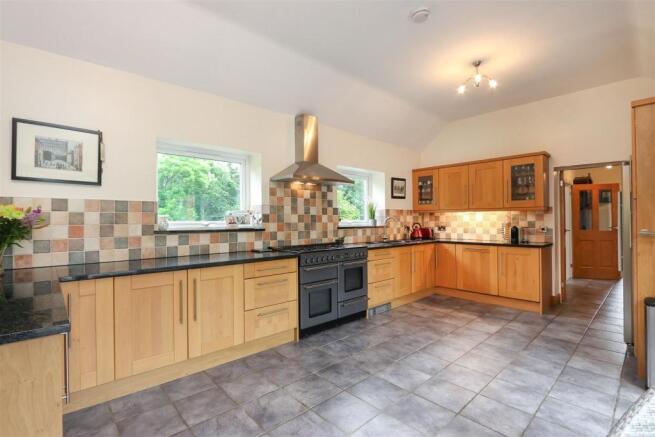Kitchen2.jpg