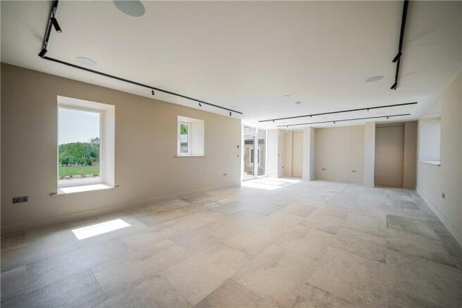 6 bed House for sale Image 6
