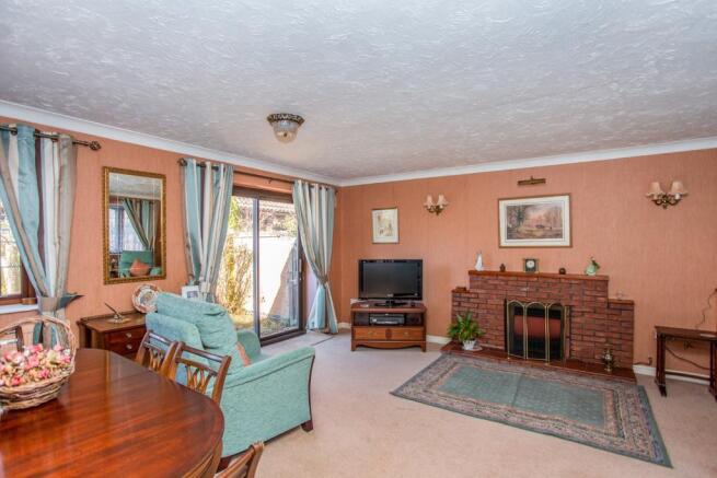 sitting/dining room