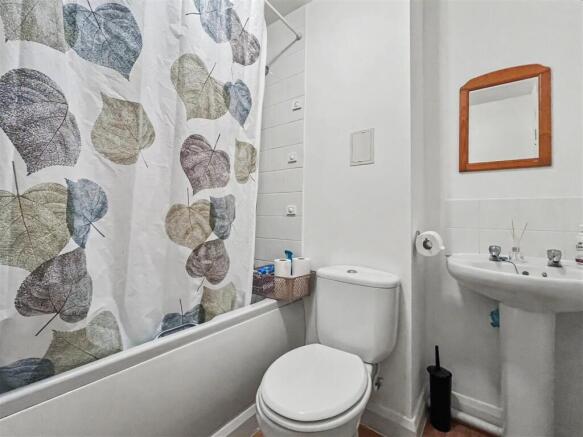 Main Bathroom.jpeg