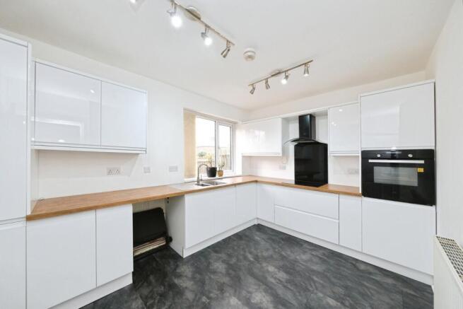 3 bed Semi-Detached for sale Image 6