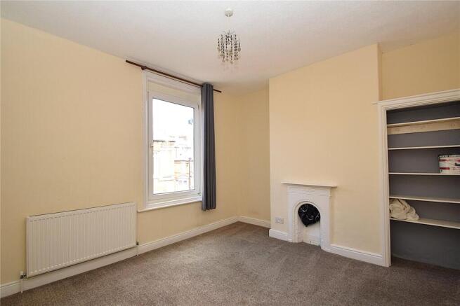 2 bed Terraced to rent Image 5