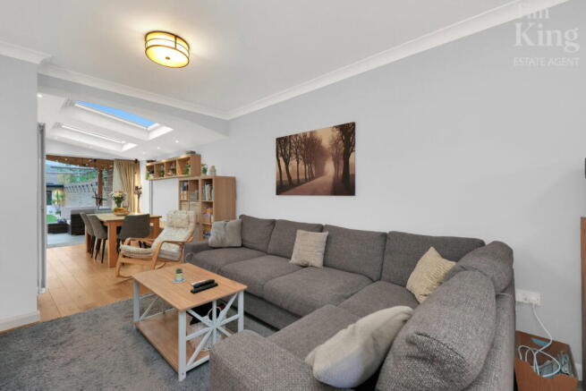 Hawkdene, Chingford, E4 7PF photo 4