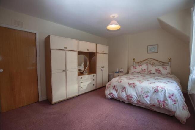Master Bedroom (2)