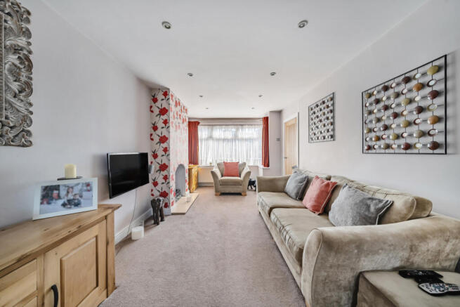 Lansbury Drive, Hayes photo 3