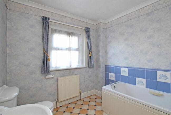 15WR - Bathroom.jpg