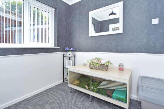 DINING ROOM/BEDROOM