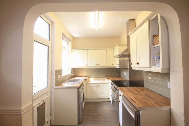 2 bed End of Terrace to rent Image 7