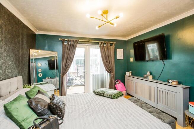 4 bed Semi-Detached for sale Image 6