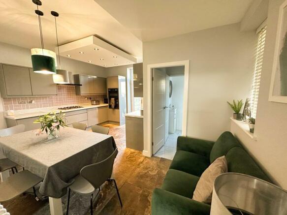 LIVING/DINING KITCHEN