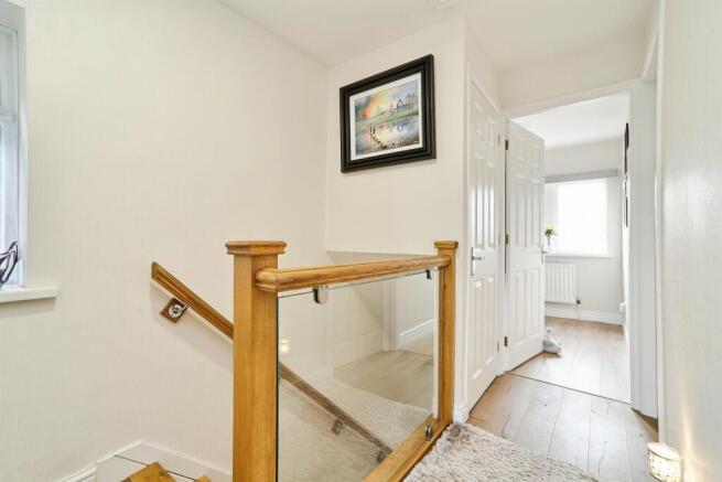3 bed Semi-Detached for sale Image 11
