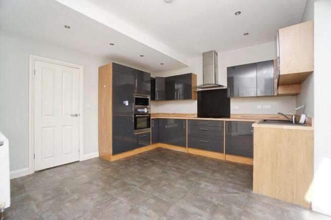 3 bed Semi-Detached for sale Image 9