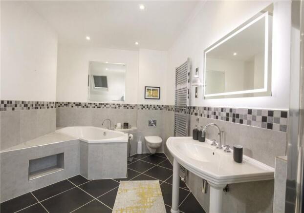 2 bed Apartment to rent Image 7