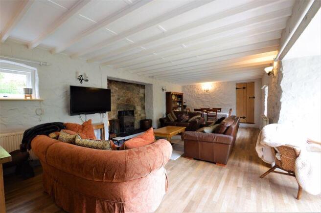 LARGE LOUNGE