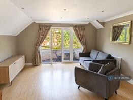 2, 66 Clarendon Court, Kings Avenue, London SW4 8BF