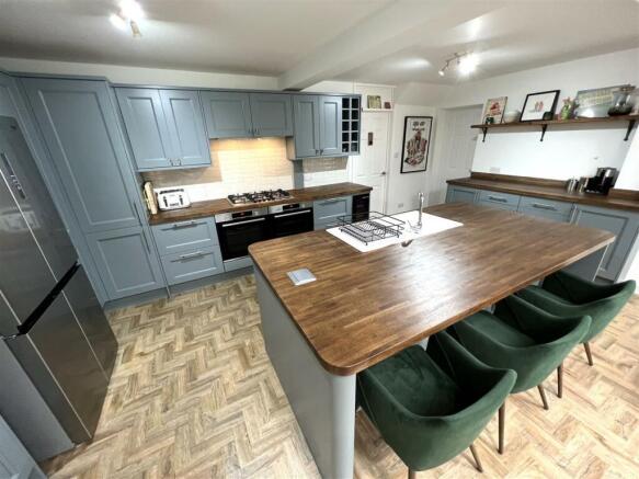 Living Kitchen 3.jpg