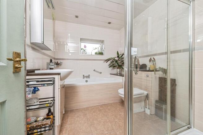3 bed Detached for sale Image 9