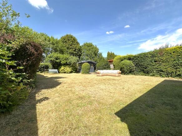 Generous & Private Garden 169