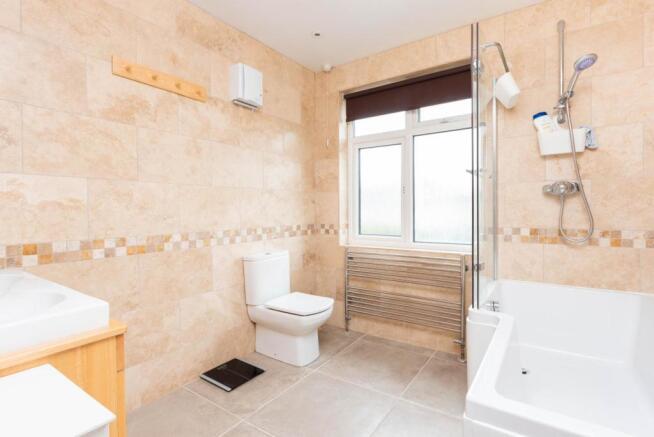Family Bathroom 