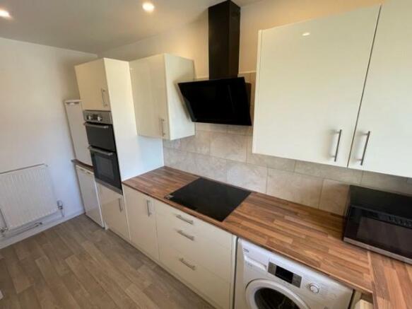 kitchen pic 2.jpg