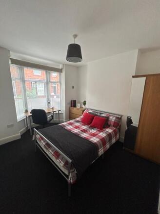 Bright, neatly presented double bedroom with a ...