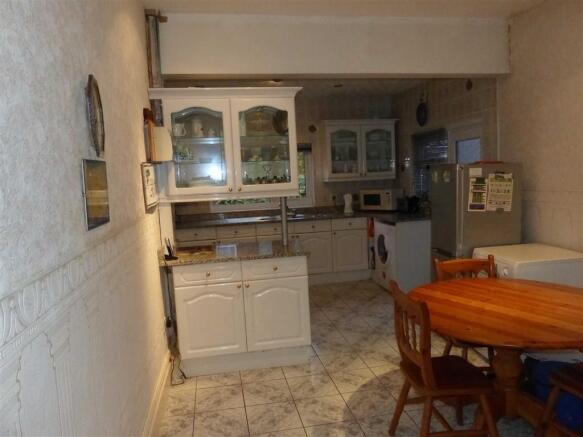 BREAKFAST / KITCHEN
