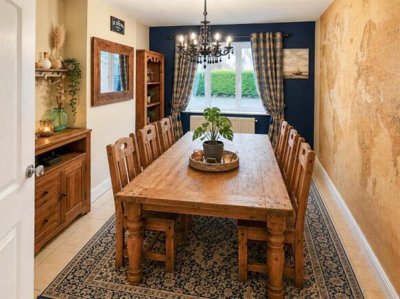 Dining Room-83773972.jpg