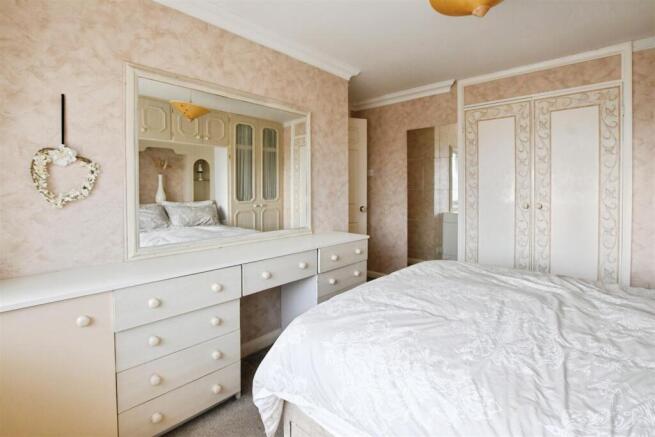 3 bed Semi-Detached for sale Image 12