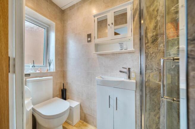 5 bed Detached for sale Image 11