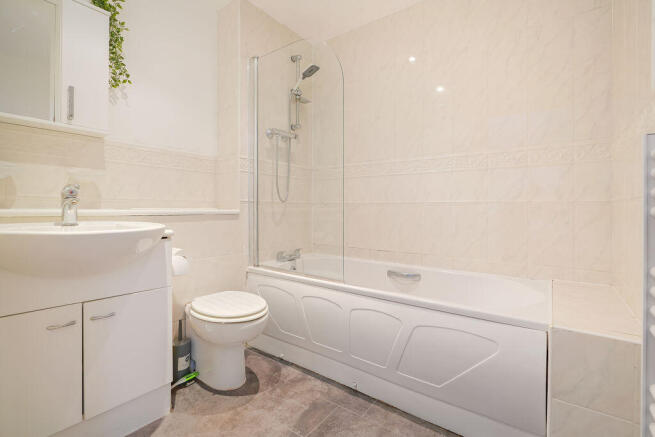 2 bed Apartment to rent Image 9