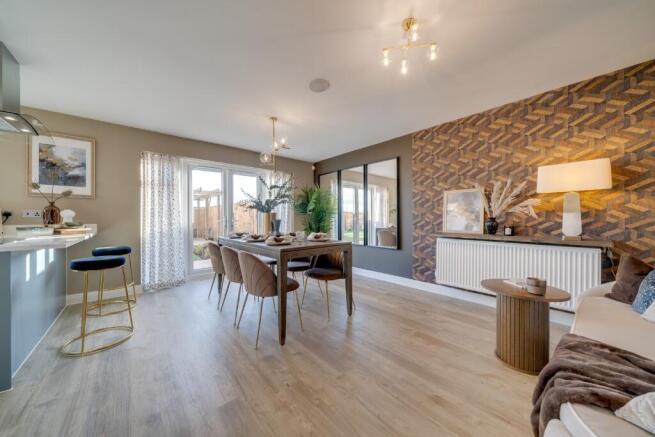 5 bed Detached for sale Image 9