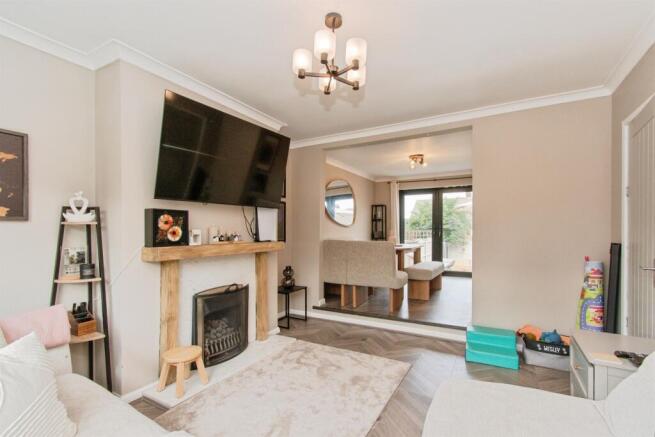 3 bed Semi-Detached for sale Image 12