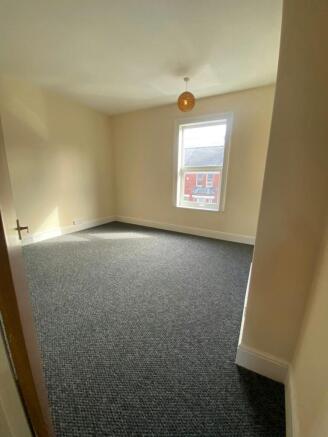 2 bed Terraced to rent Image 8