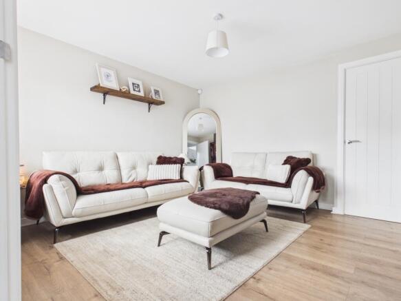 CAM03729G0-PR0282-STILL022