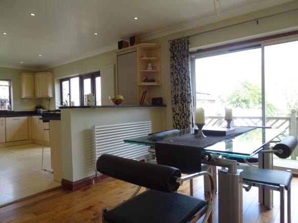 Kitchen/ Dining Room