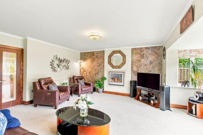 4 bed Detached for sale Image 8