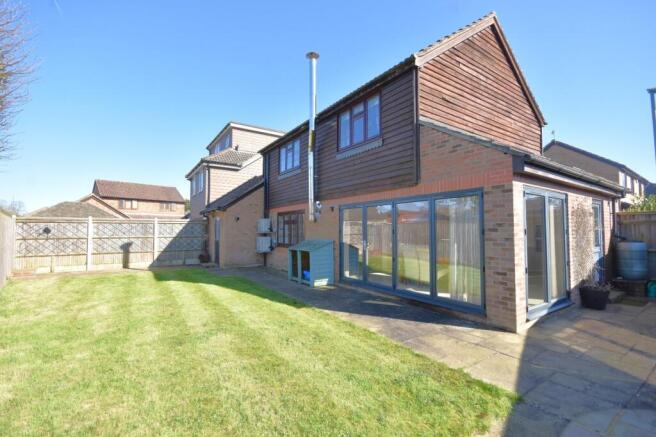 Baden Drive, Horley, Surrey, RH6 photo 4