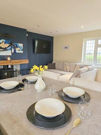 Living/Dining Kitchen