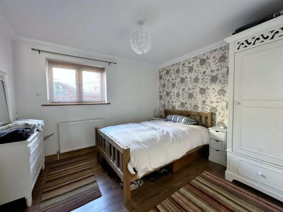 2 Trent Mews bed.jpg