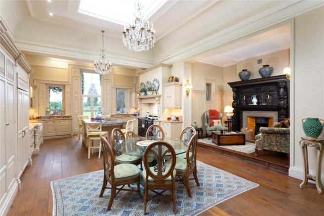 7 bed Detached for sale Image 8