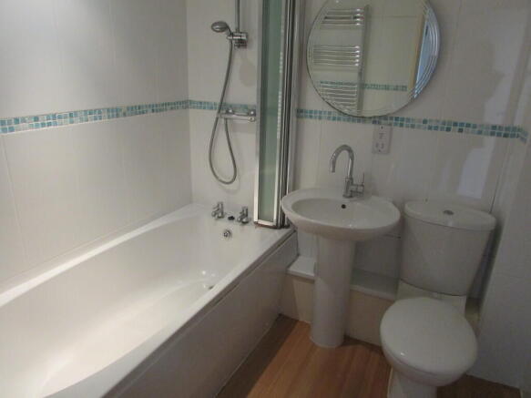 2 bed Ground Flat to rent Image 6