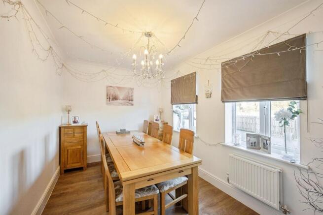 5 bed Detached for sale Image 5