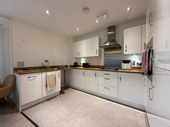2 bed Apartment for sale Image 5