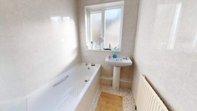 4 bed Semi-Detached to rent Image 8