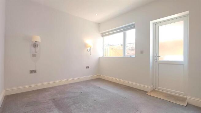2 bed Flat to rent Image 9