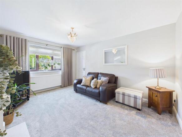 4 bed Detached for sale Image 9