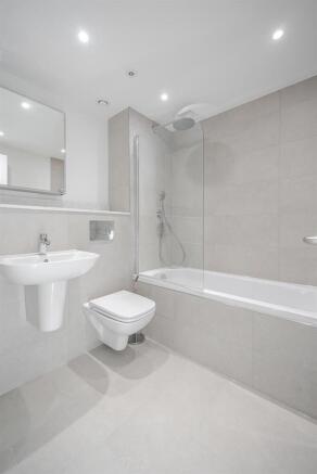 2 bed Flat to rent Image 12